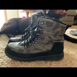 Camo/black snow boots